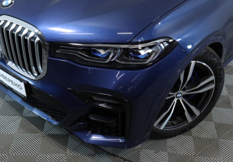 Подержанный автомобиль BMW X7 2020 года (10 фото)