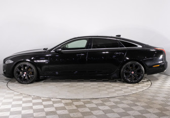 Подержанный автомобиль Jaguar XJ 2016 года (39 фото)
