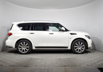 Подержанный автомобиль Infiniti QX80 2014 года (4 фото)