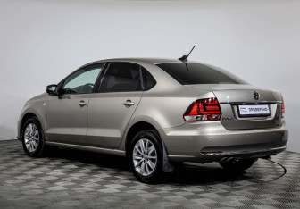 Подержанный автомобиль Volkswagen Polo Sedan 2017 года (7 фото)