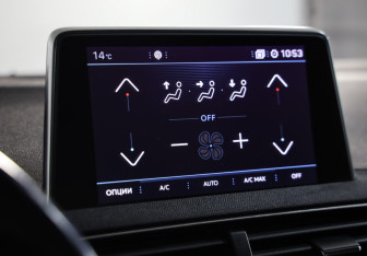 Подержанный автомобиль Peugeot 3008 2019 года (16 фото)