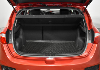 Подержанный автомобиль Kia Ceed Hatchback 2015 года (20 фото)