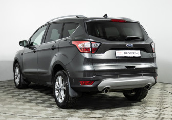 Подержанный автомобиль Ford Kuga 2017 года (7 фото)