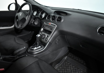 Подержанный автомобиль Peugeot 308 Hatchback 2008 года (13 фото)