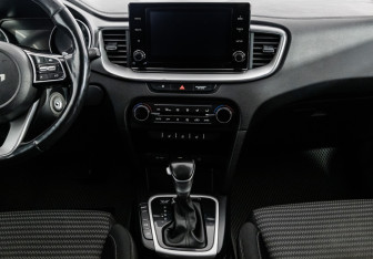 Подержанный автомобиль Kia Ceed Wagon 2021 года (13 фото)