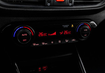 Подержанный автомобиль Kia Cerato Sedan 2019 года (14 фото)