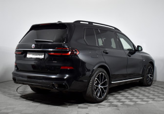 Подержанный автомобиль BMW X7 2023 года (5 фото)