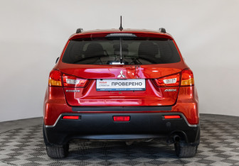 Подержанный автомобиль Mitsubishi ASX 2010 года (6 фото)