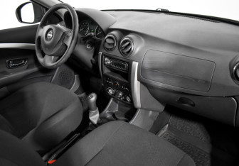 Подержанный автомобиль Nissan Almera Sedan 2013 года (15 фото)