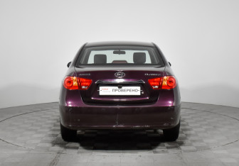 Подержанный автомобиль Hyundai Elantra Sedan 2011 года (6 фото)