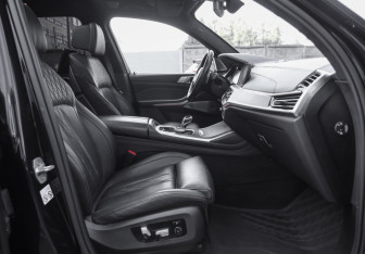 Подержанный автомобиль BMW X7 2019 года (29 фото)