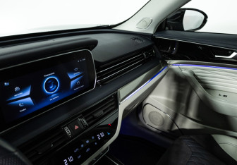 Подержанный автомобиль Hongqi HS5 2023 года (20 фото)