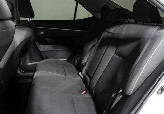 Подержанный автомобиль Toyota Corolla Sedan 2018 года (10 фото)