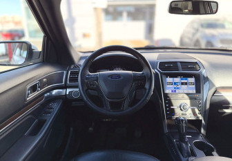 Подержанный автомобиль Ford Explorer 2019 года (12 фото)