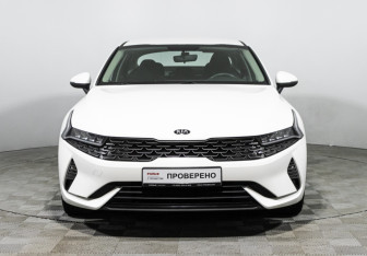 Подержанный автомобиль Kia K5 2020 года (2 фото)
