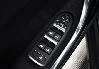 Подержанный автомобиль Peugeot 408 2015 года (10 фото)