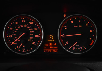 Подержанный автомобиль BMW X5 2007 года (21 фото)