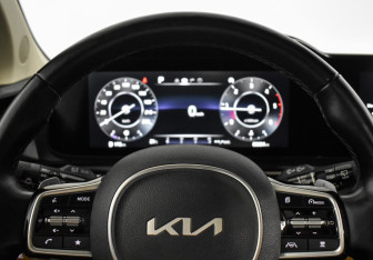 Подержанный автомобиль Kia Carnival 2021 года (27 фото)