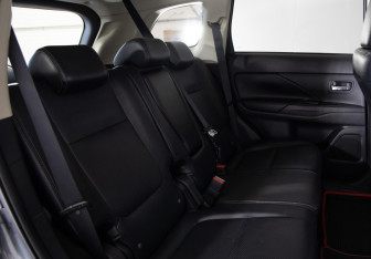 Подержанный автомобиль Mitsubishi Outlander 2013 года (12 фото)
