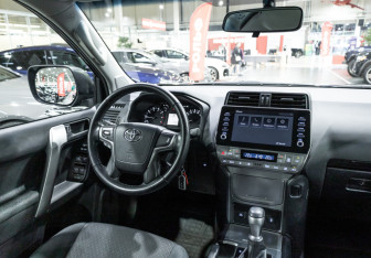 Подержанный автомобиль Toyota Land Cruiser Prado 2021 года (14 фото)