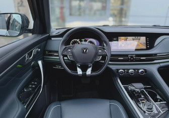 Подержанный автомобиль Changan CS95 2023 года (15 фото)