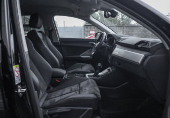 Подержанный автомобиль Audi Q3 2019 года (25 фото)