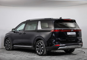 Подержанный автомобиль Kia Carnival 2021 года (7 фото)