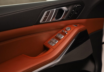 Подержанный автомобиль BMW X7 2020 года (21 фото)