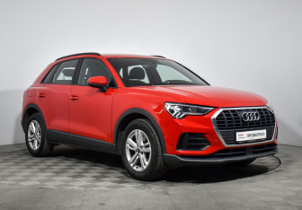 Подержанный автомобиль Audi Q3 2021 года (3 фото)