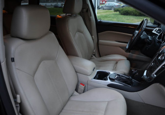 Подержанный автомобиль Cadillac SRX 2012 года (25 фото)