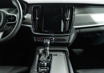 Подержанный автомобиль Volvo S90 2019 года (14 фото)