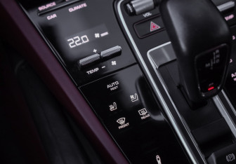Подержанный автомобиль Porsche Cayenne 2020 года (25 фото)