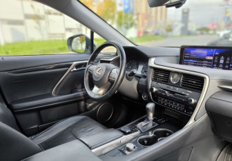 Подержанный автомобиль Lexus RX 2019 года (21 фото)