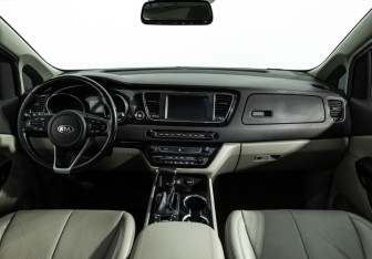 Подержанный автомобиль Kia Carnival 2018 года (13 фото)