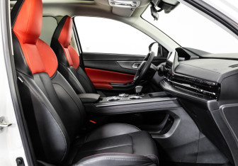 Подержанный автомобиль Changan UNI-S 2024 года (23 фото)