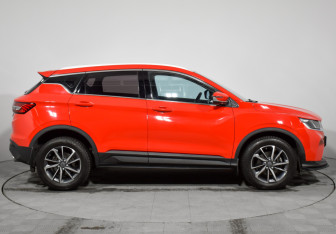 Подержанный автомобиль Geely Coolray 2020 года (4 фото)