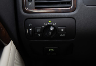 Подержанный автомобиль Volvo XC70 2012 года (14 фото)