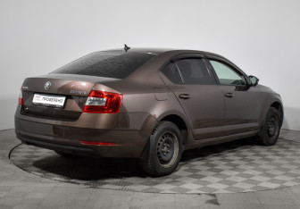 Подержанный автомобиль Skoda Octavia Liftback 2019 года (5 фото)
