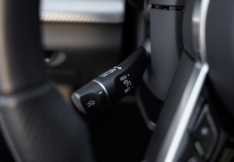 Подержанный автомобиль Hongqi H5 2023 года (24 фото)