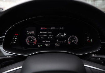 Подержанный автомобиль Audi Q8 2018 года (13 фото)