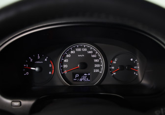 Подержанный автомобиль Hyundai H-1 2018 года (12 фото)