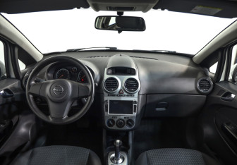 Подержанный автомобиль Opel Corsa 2013 года (9 фото)