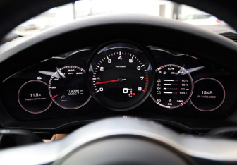 Подержанный автомобиль Porsche Cayenne 2020 года (15 фото)