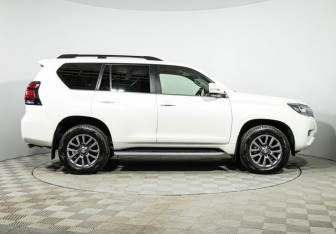 Подержанный автомобиль Toyota Land Cruiser Prado 2017 года (4 фото)
