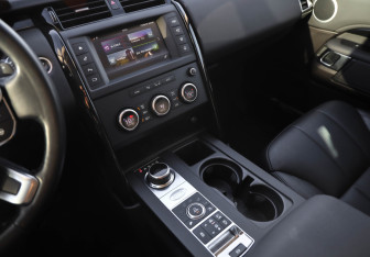 Подержанный автомобиль Land Rover Discovery 2017 года (22 фото)