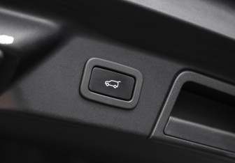 Подержанный автомобиль Land Rover Range Rover Velar 2018 года (38 фото)