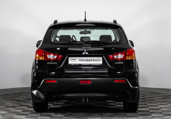 Подержанный автомобиль Mitsubishi ASX 2011 года (6 фото)