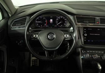 Подержанный автомобиль Volkswagen Tiguan 2018 года (18 фото)