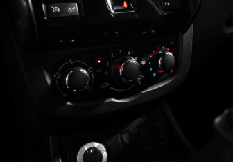 Подержанный автомобиль Renault Duster 2017 года (17 фото)