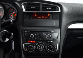Подержанный автомобиль Citroen C4 Sedan 2013 года (16 фото)